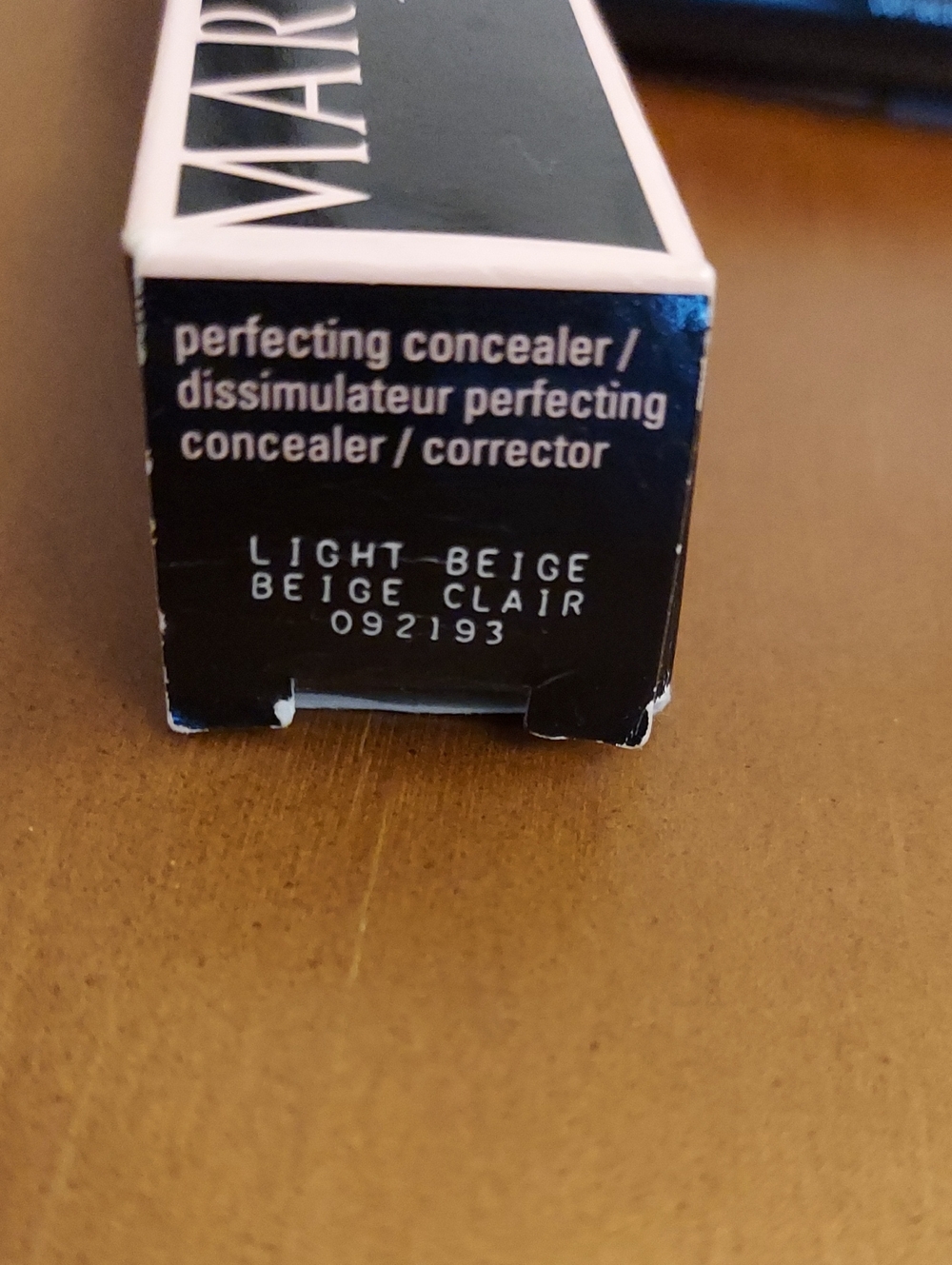 Mary Kay Perfecting Concealer NEW IN BOX - Light/Beige - Picture 3 of 5